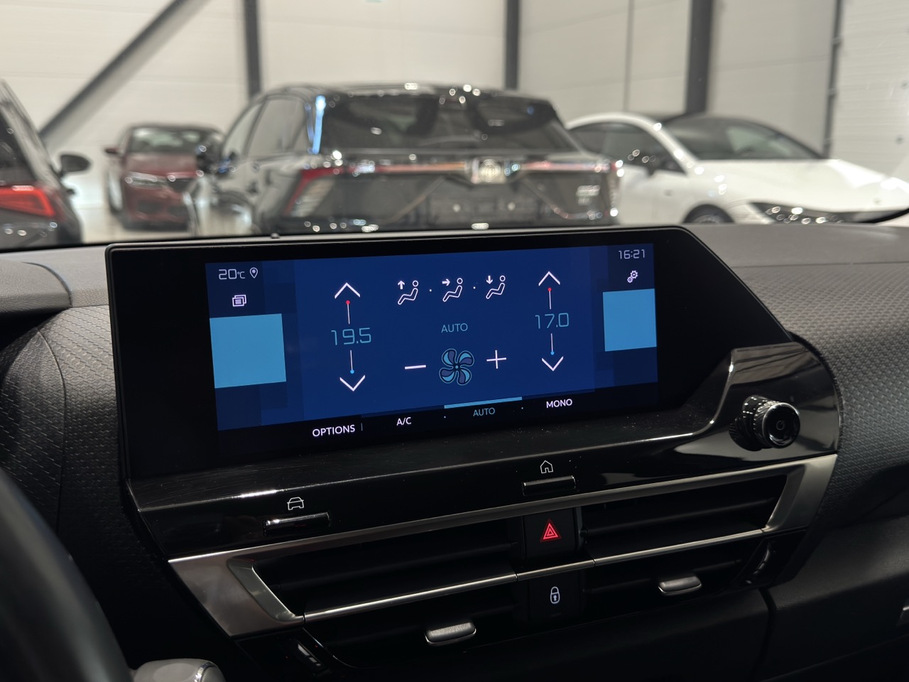 Car image 16