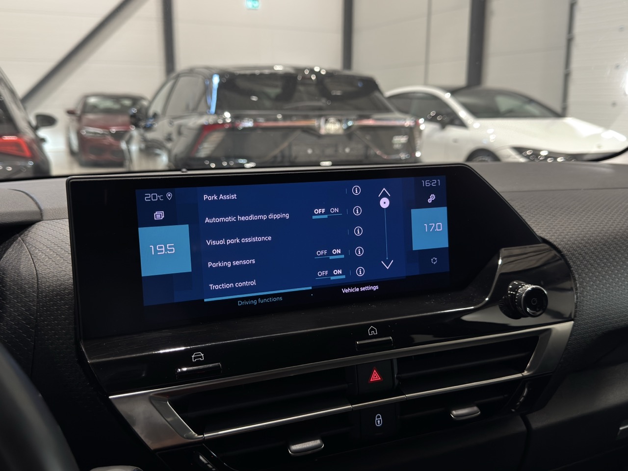 Car image 17