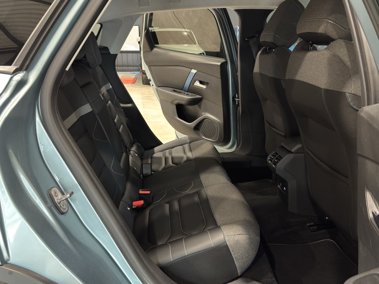 Car image 29