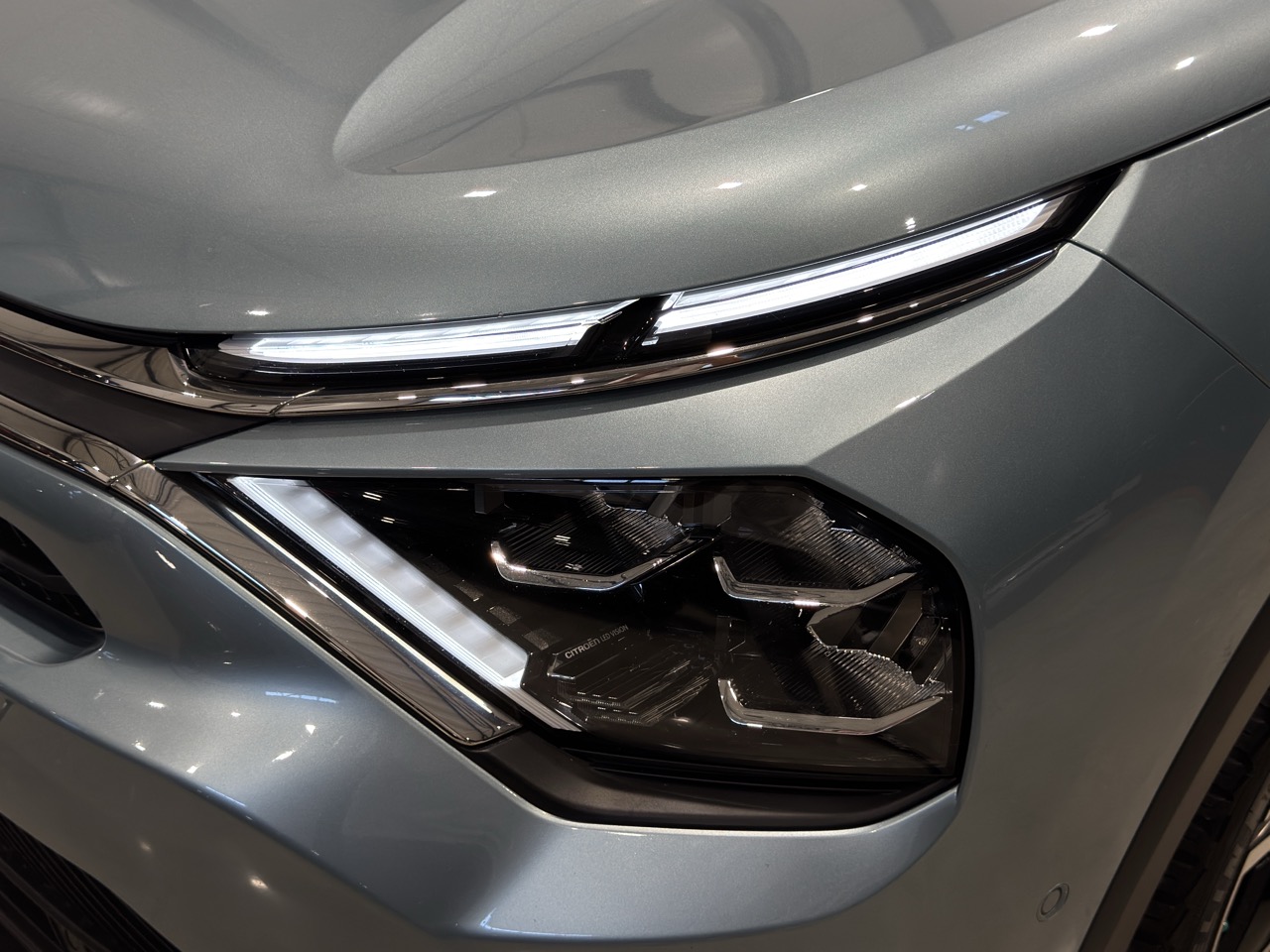 Car image 30