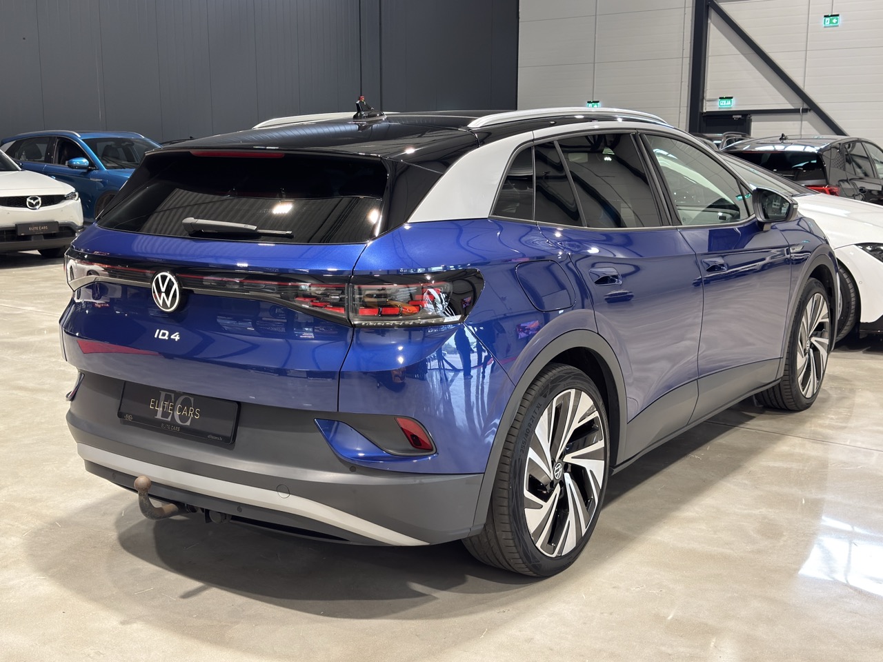Car image 5
