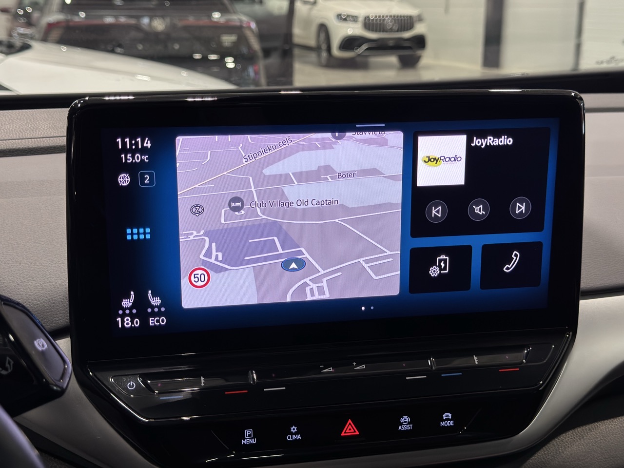 Car image 17