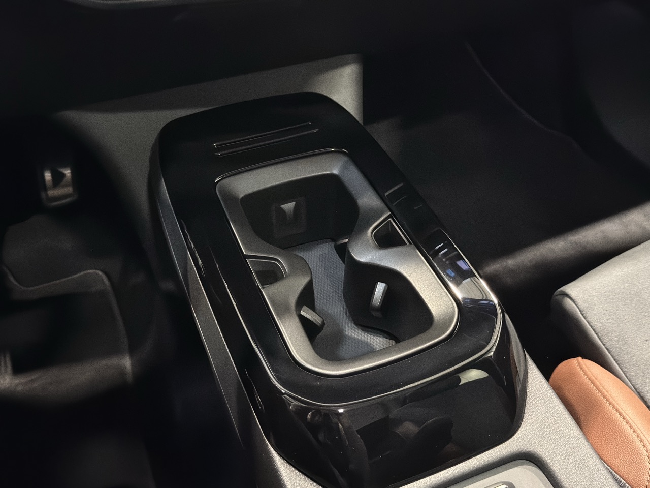 Car image 26