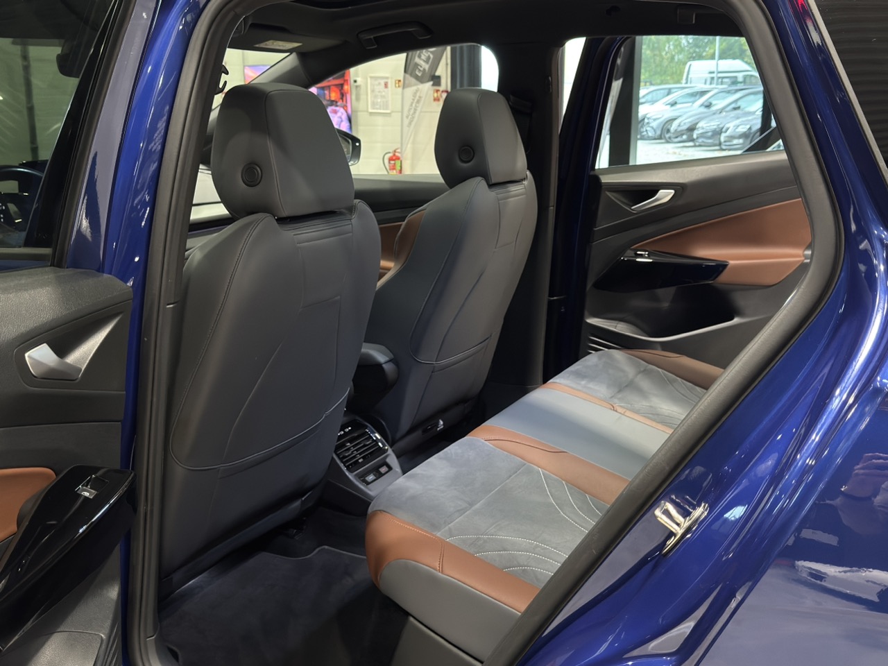 Car image 31