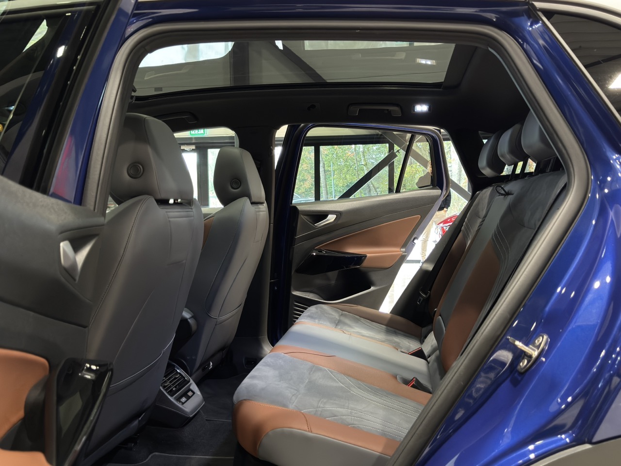 Car image 32