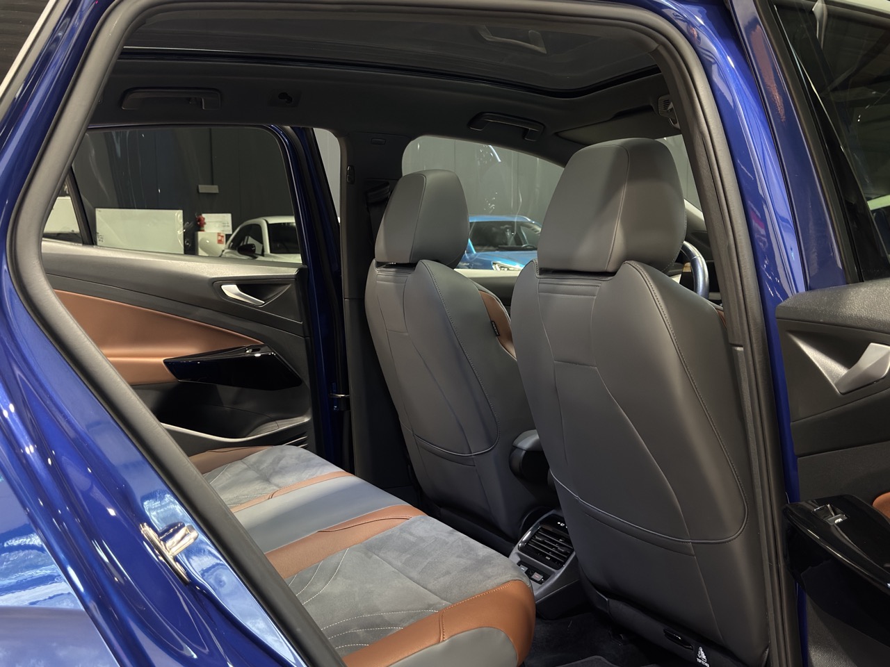 Car image 33