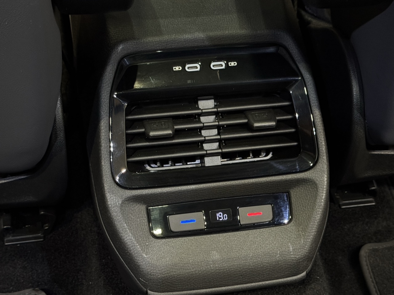 Car image 35