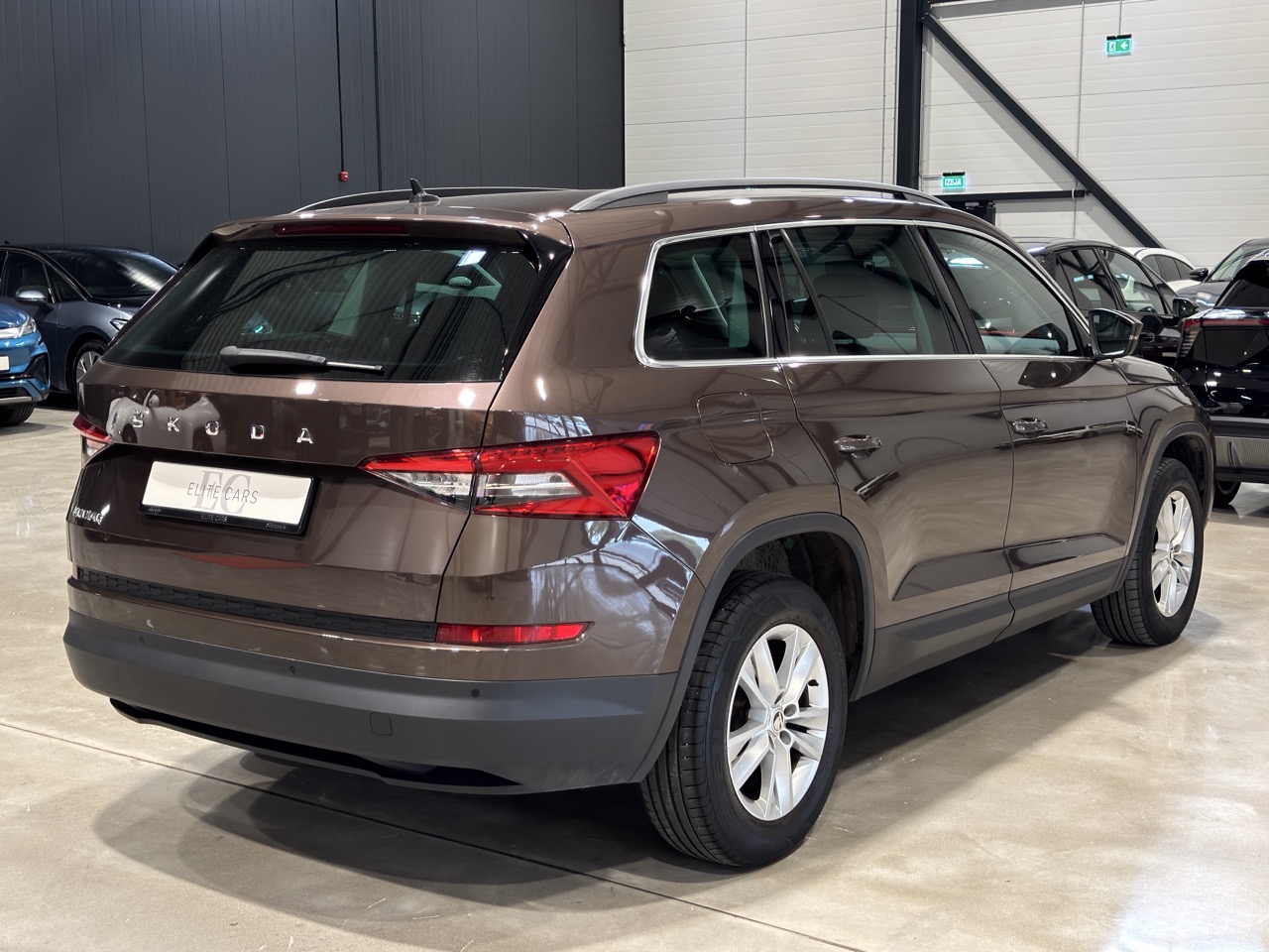 Car image 5