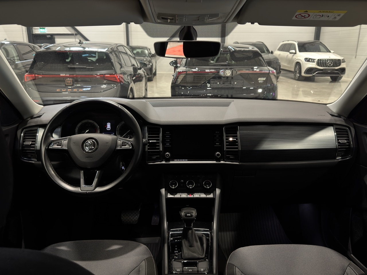 Car image 11