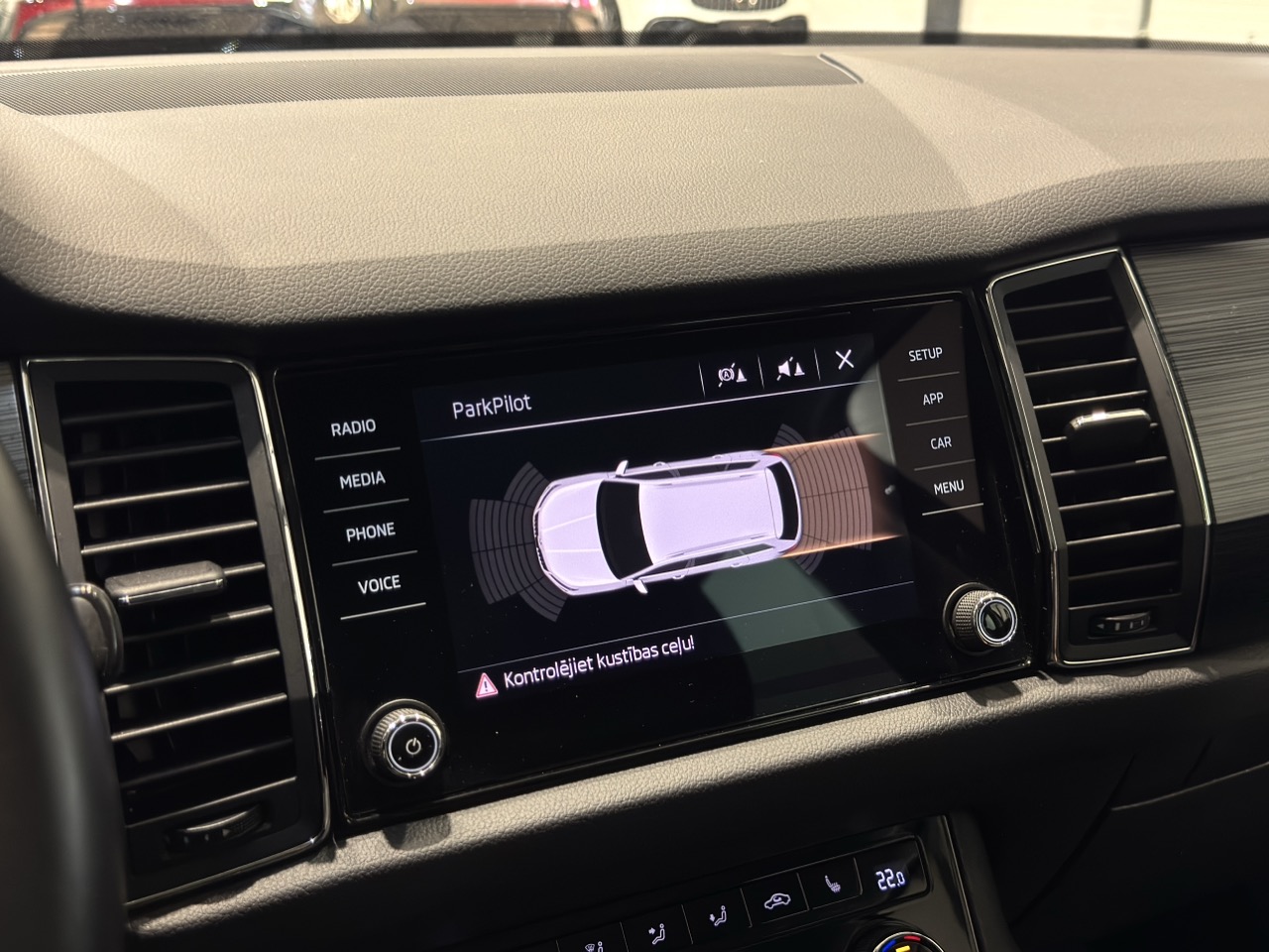 Car image 15