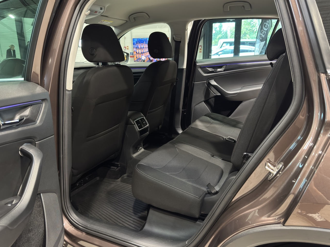 Car image 23