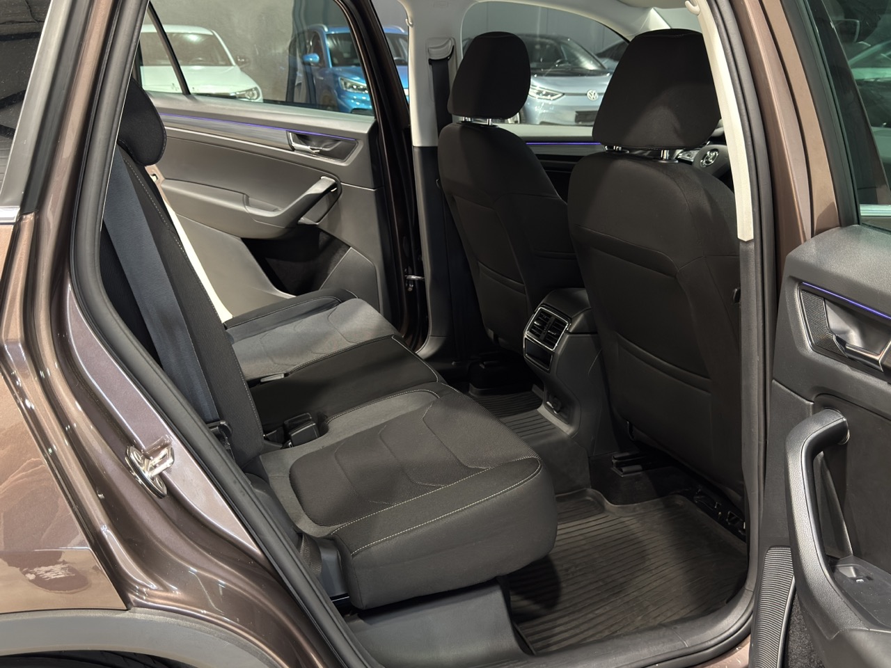 Car image 25