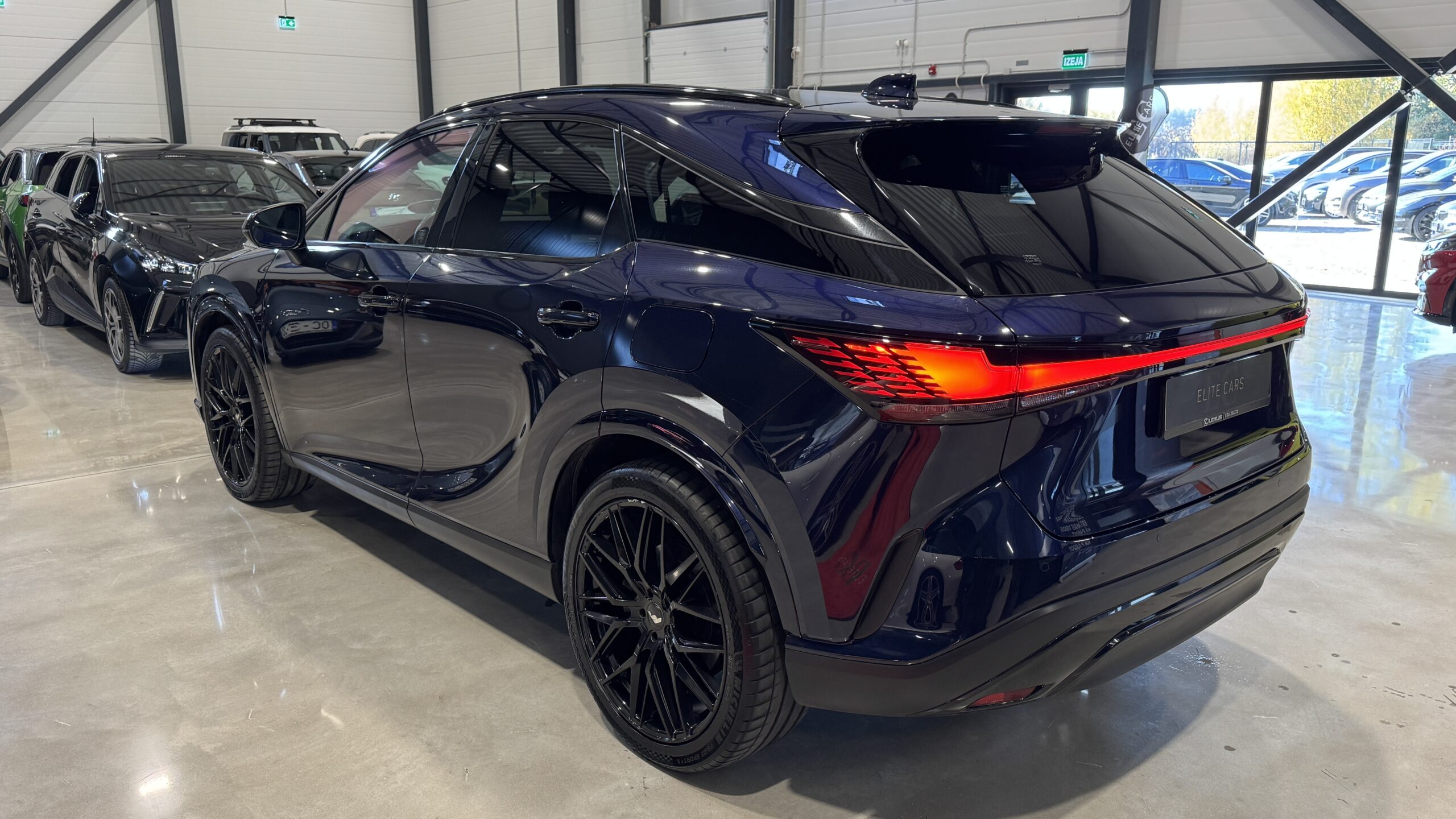 Car image 4