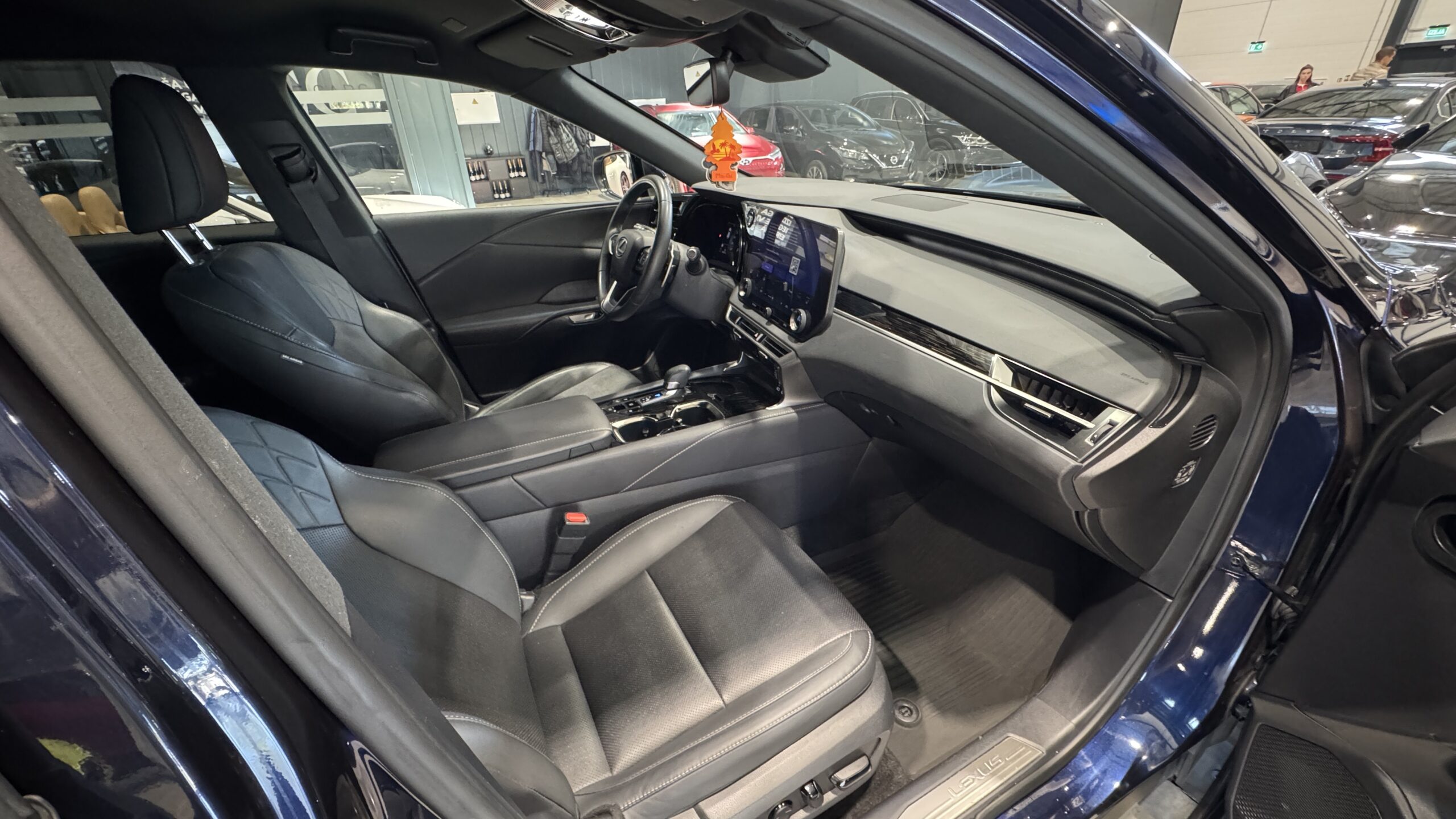 Car image 8