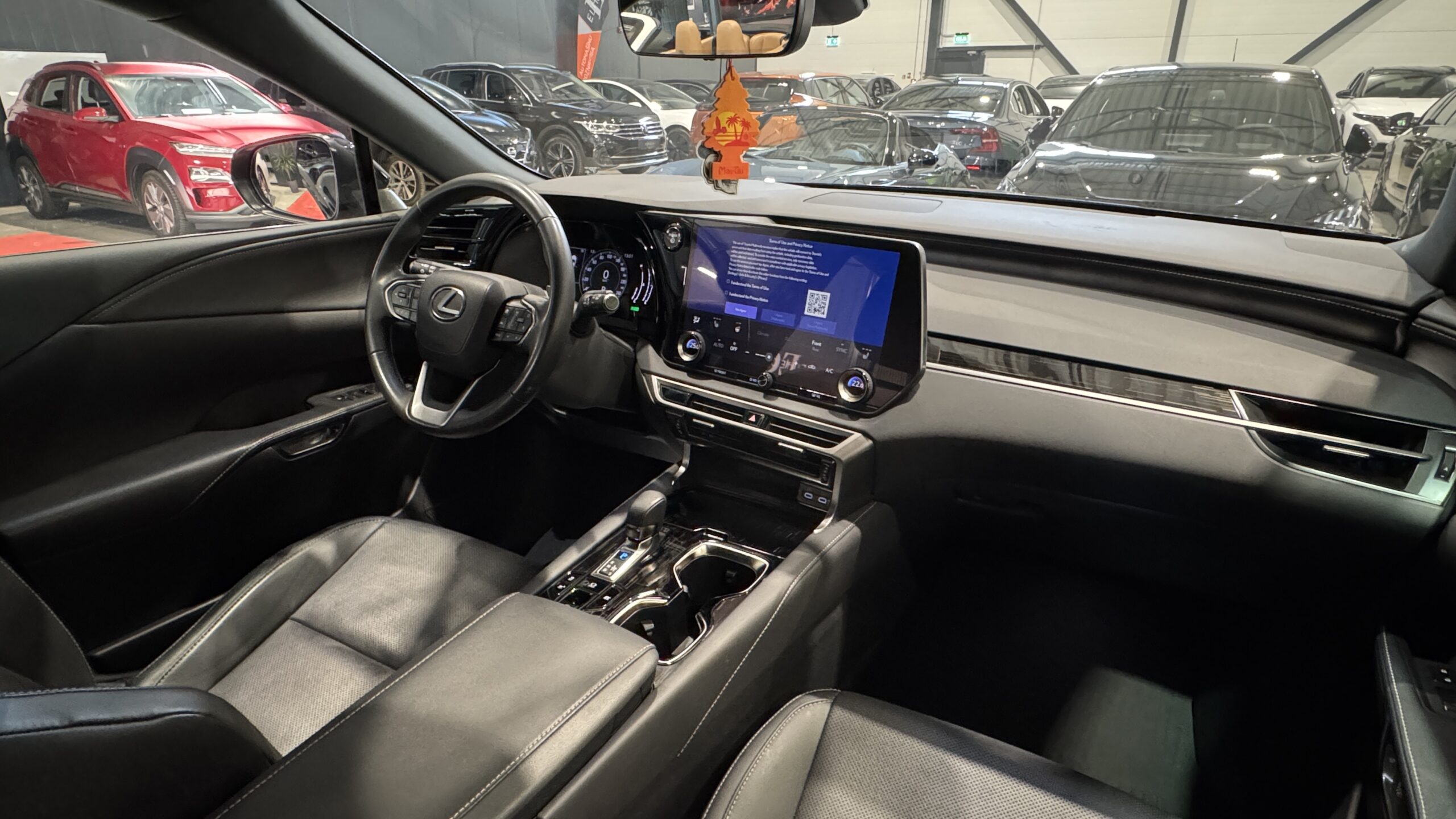 Car image 10