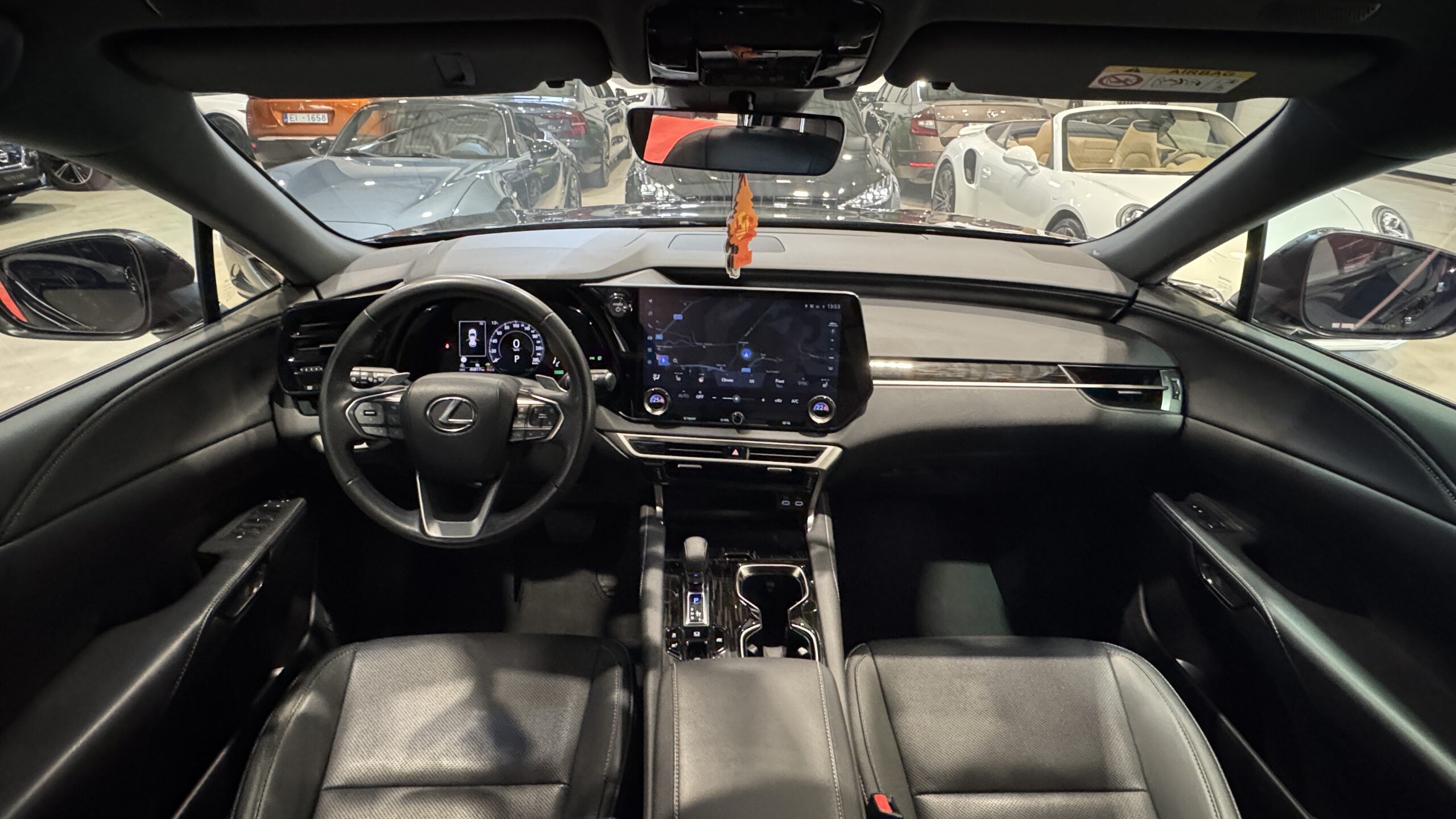 Car image 12