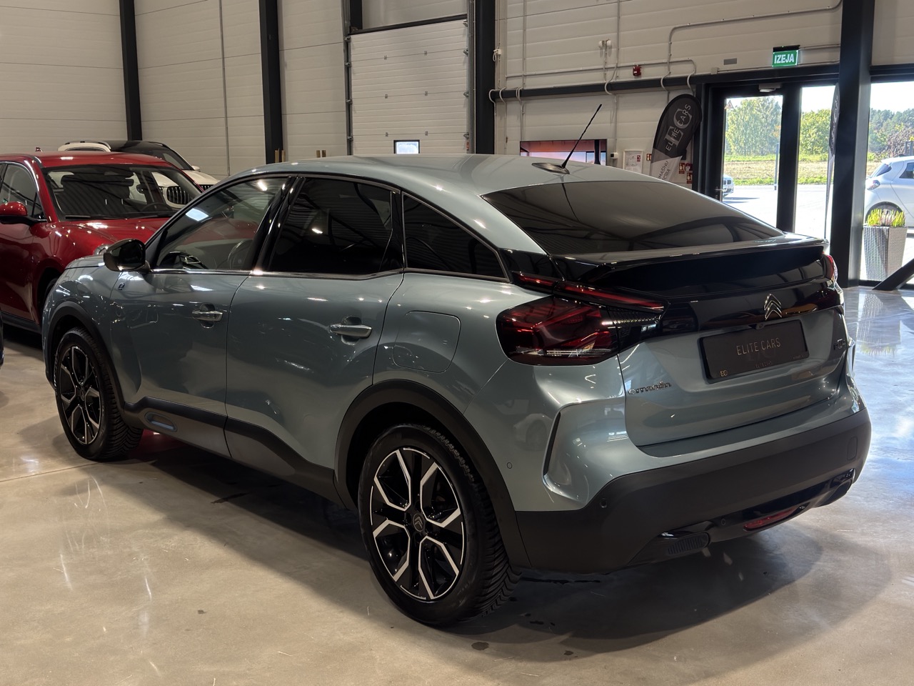 Car image 3