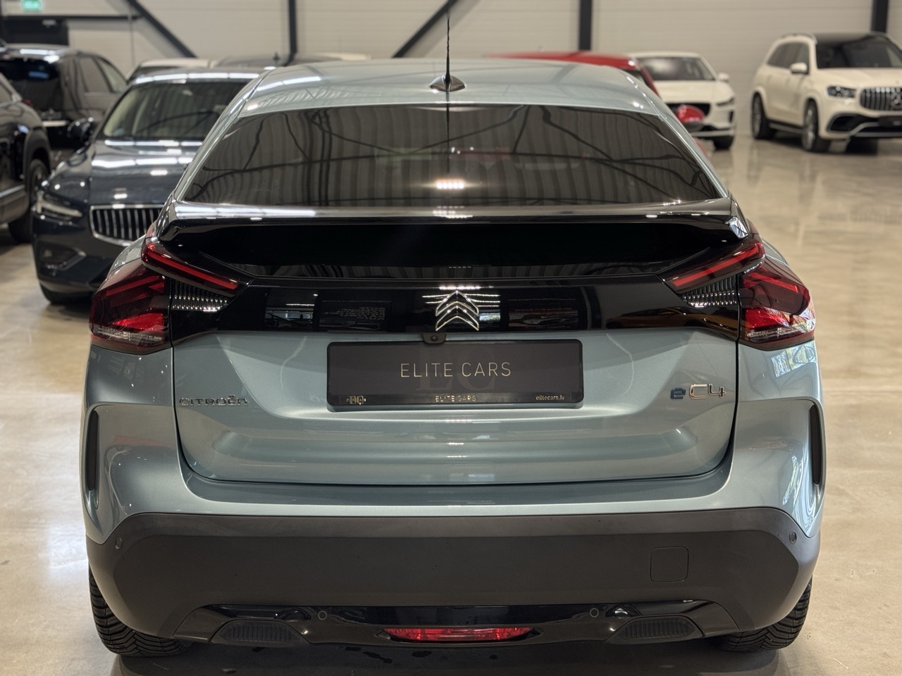 Car image 4