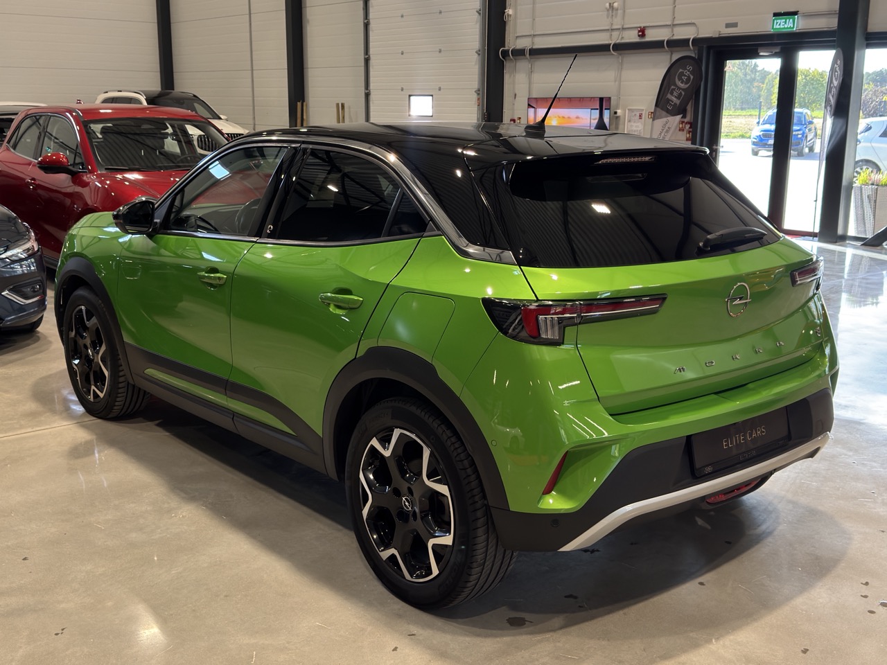 Car image 3
