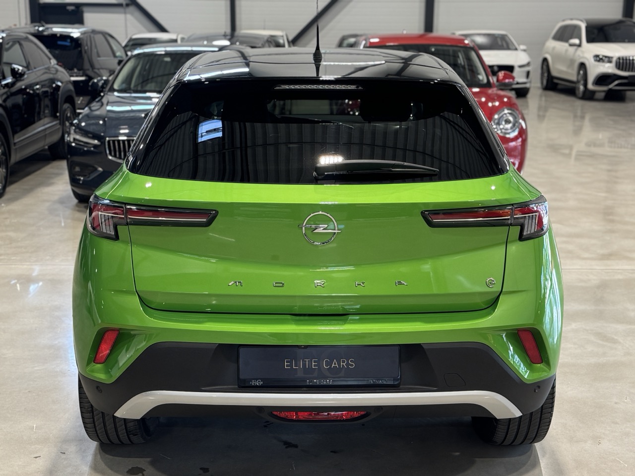 Car image 4