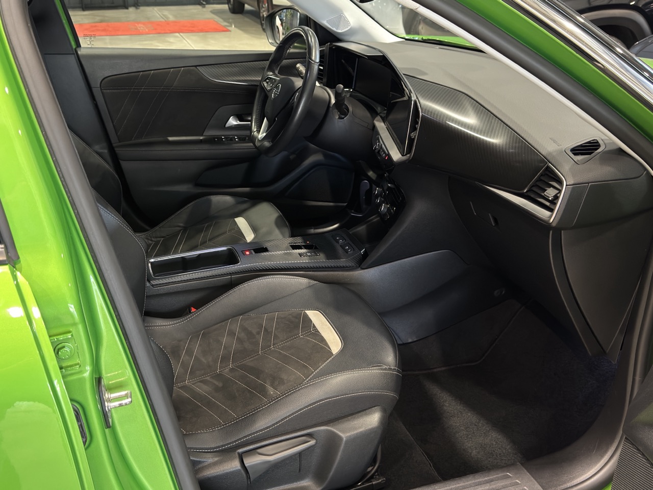 Car image 10