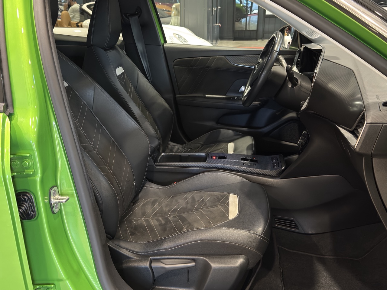 Car image 11