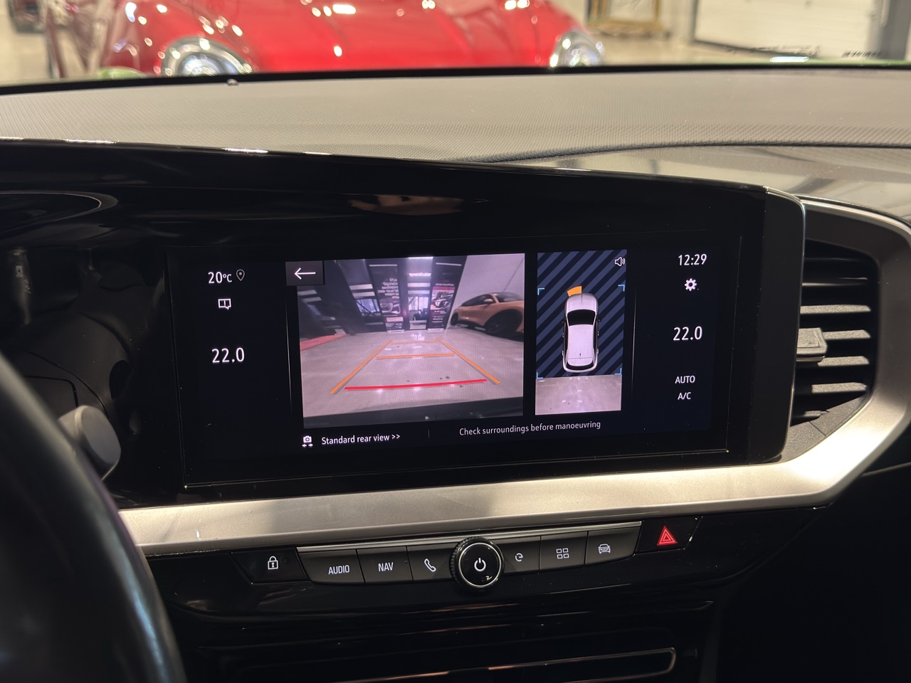 Car image 16