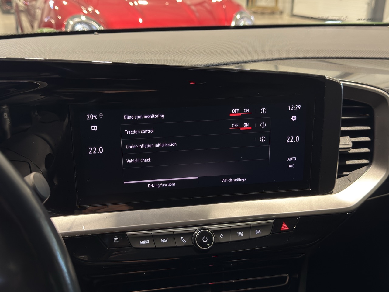 Car image 17