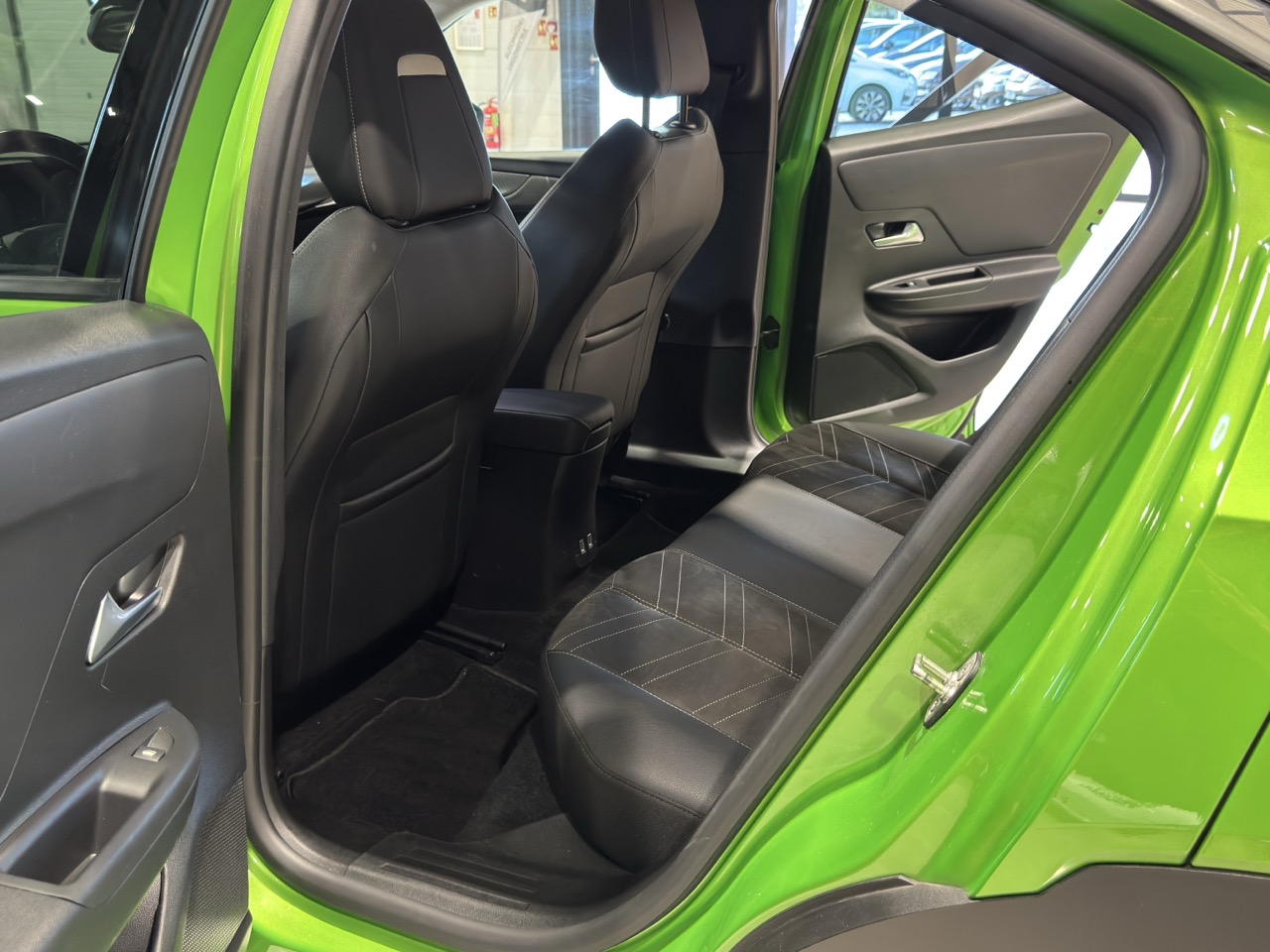 Car image 25