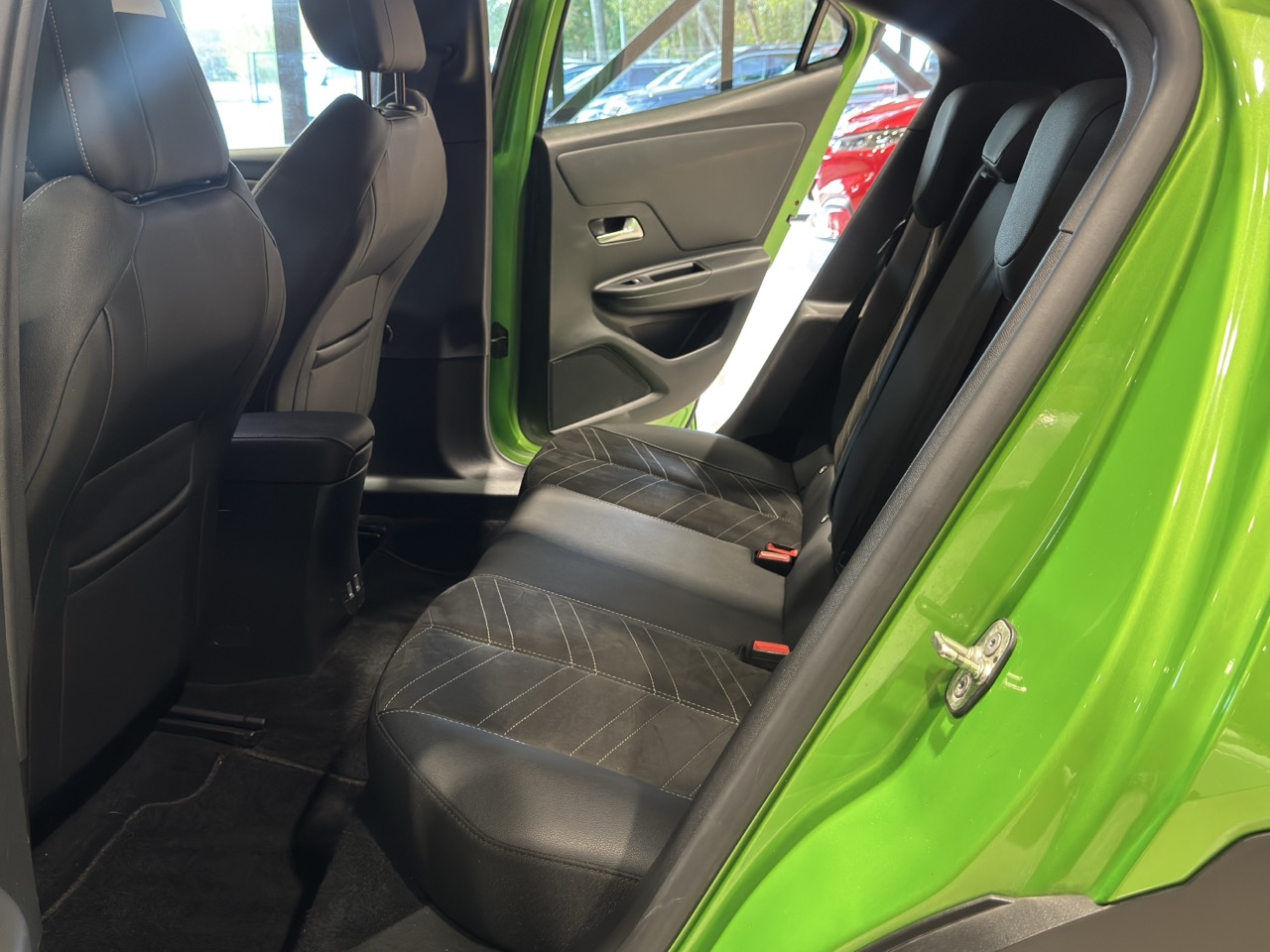 Car image 26