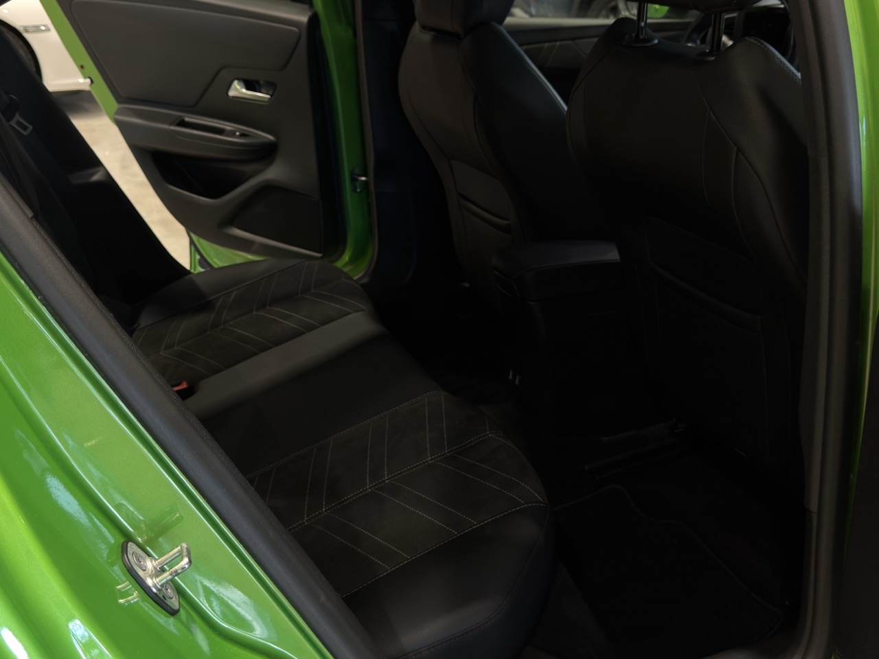 Car image 27