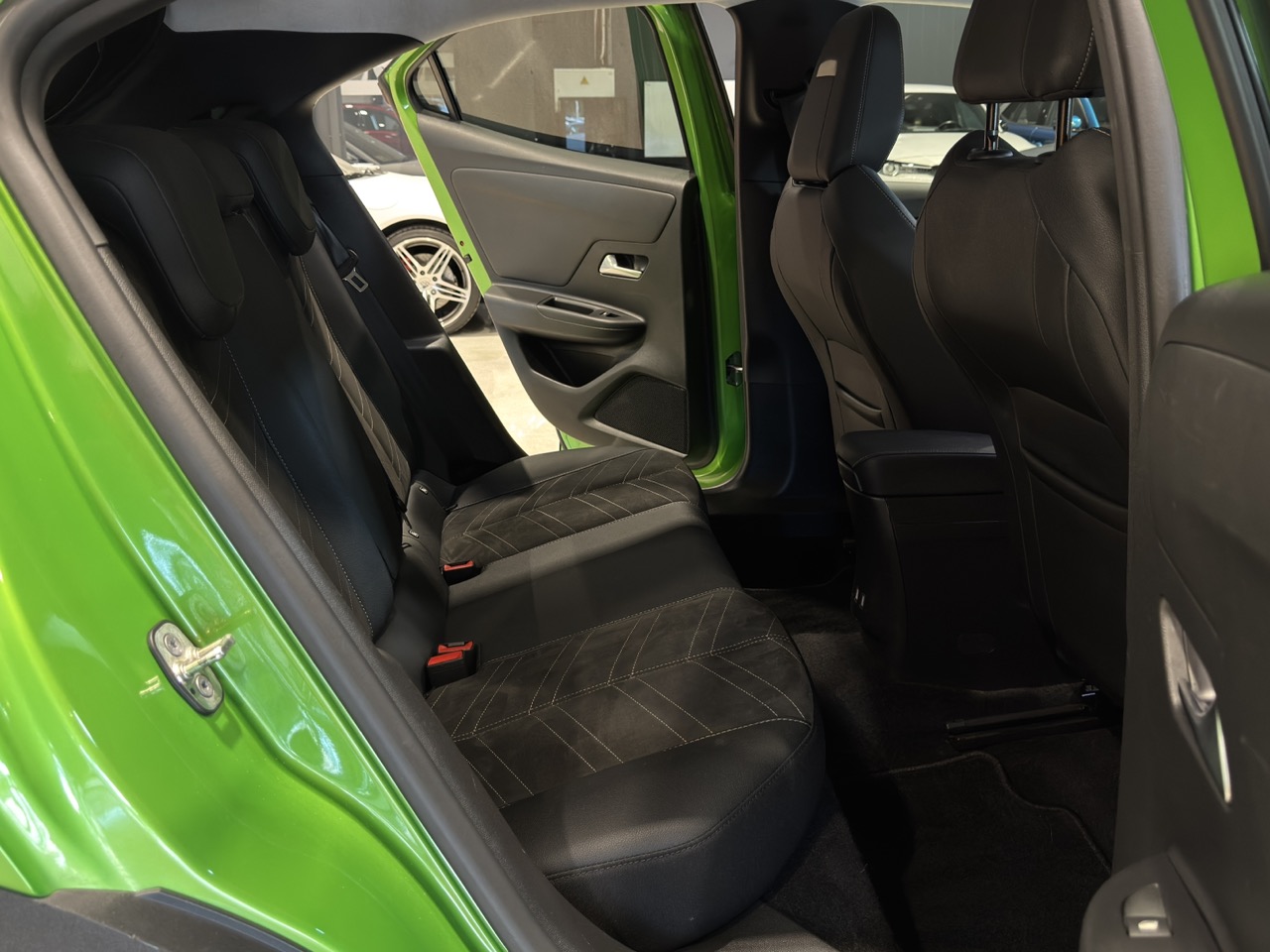 Car image 28