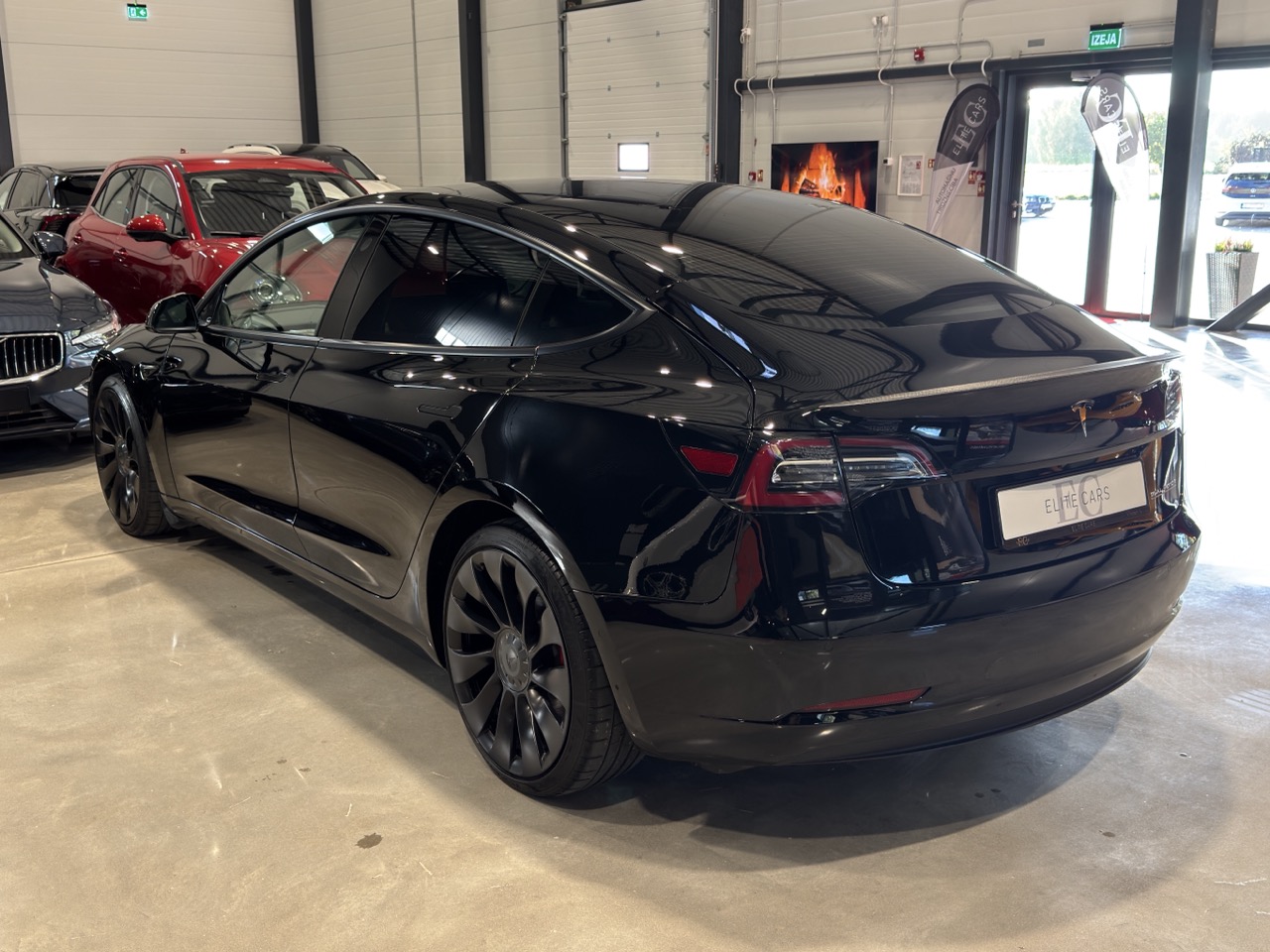 Car image 3