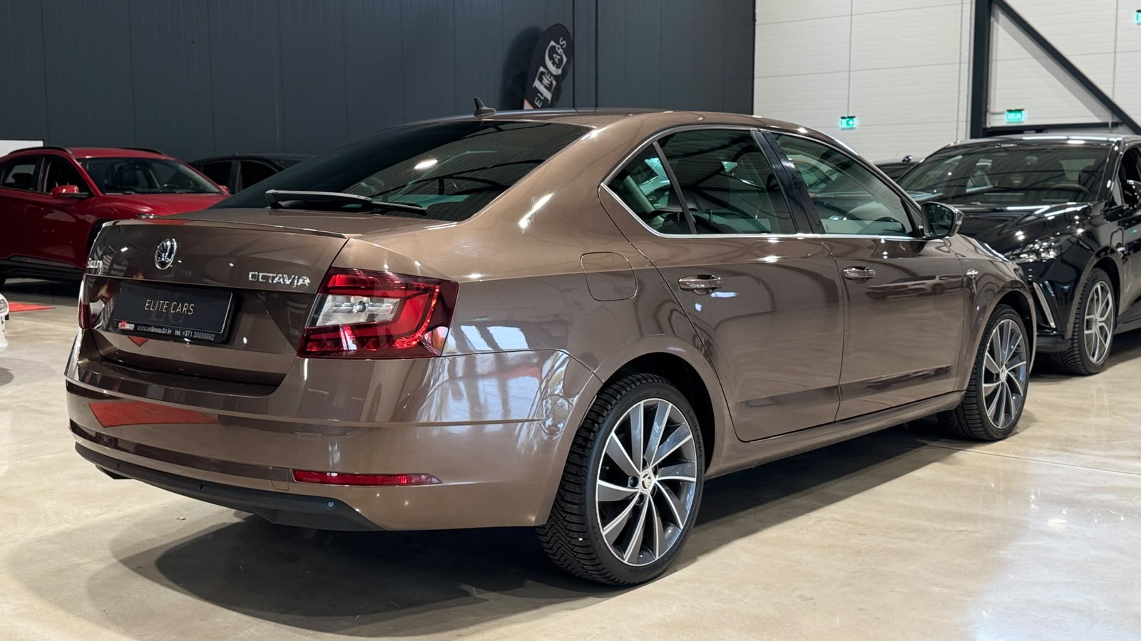 Car image 5