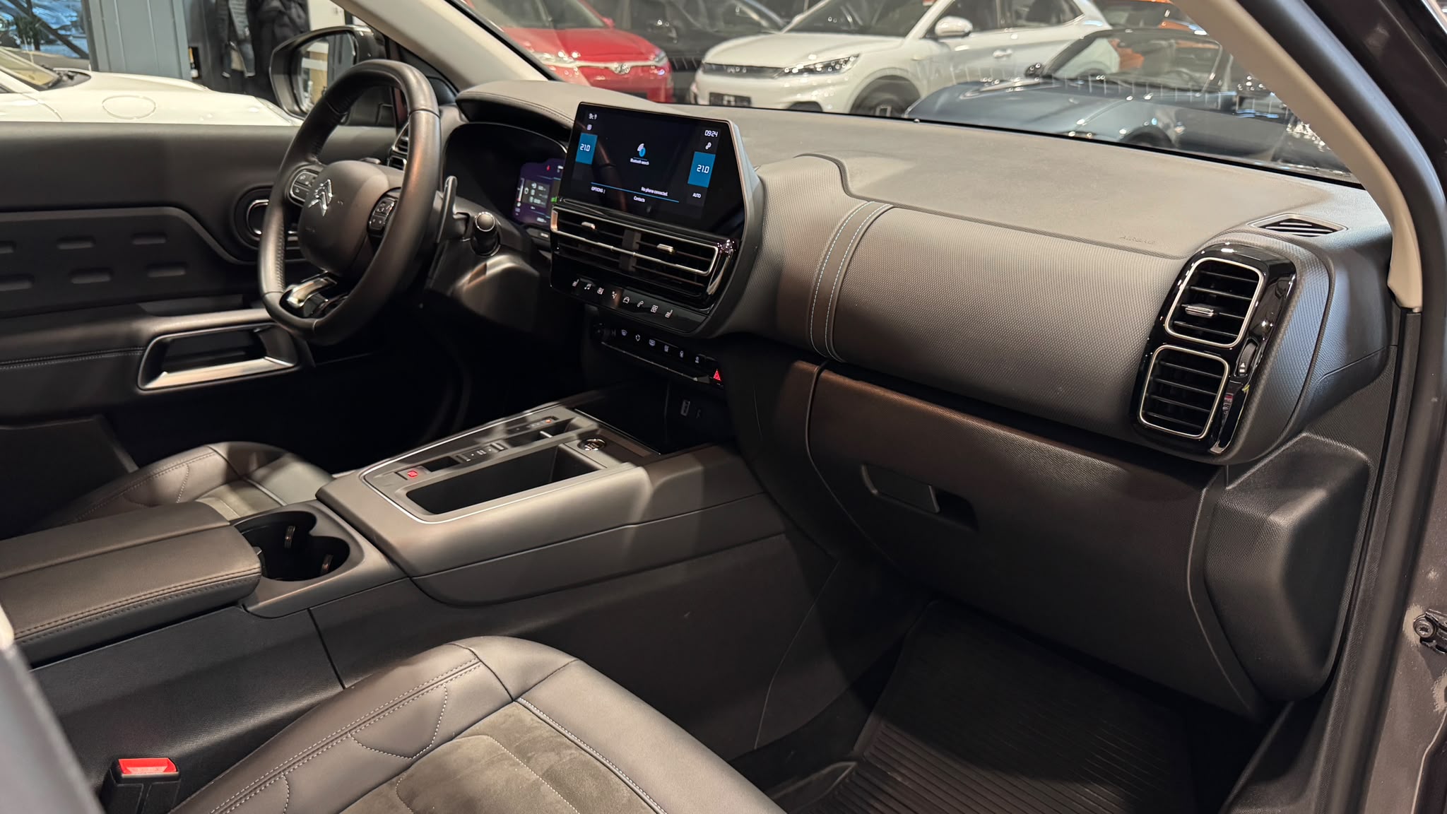 Car image 16