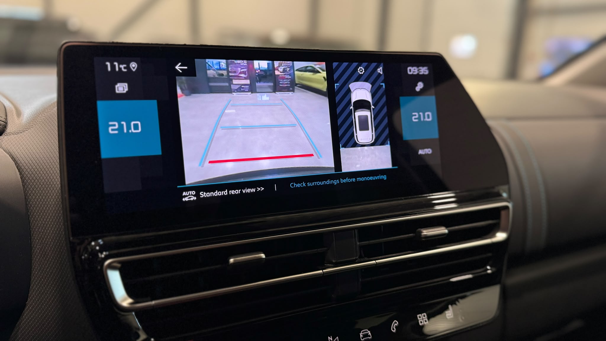 Car image 12