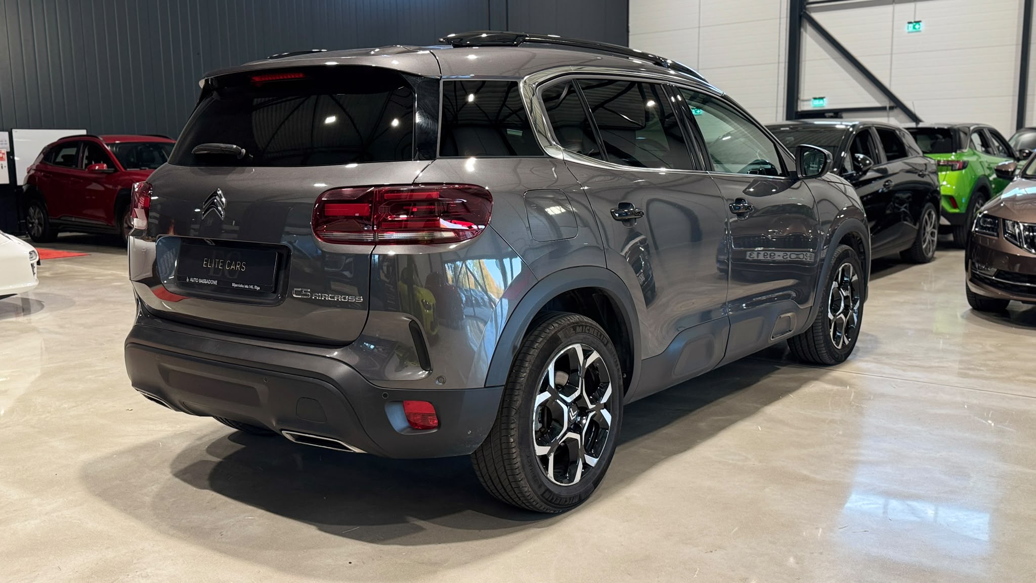 Car image 5