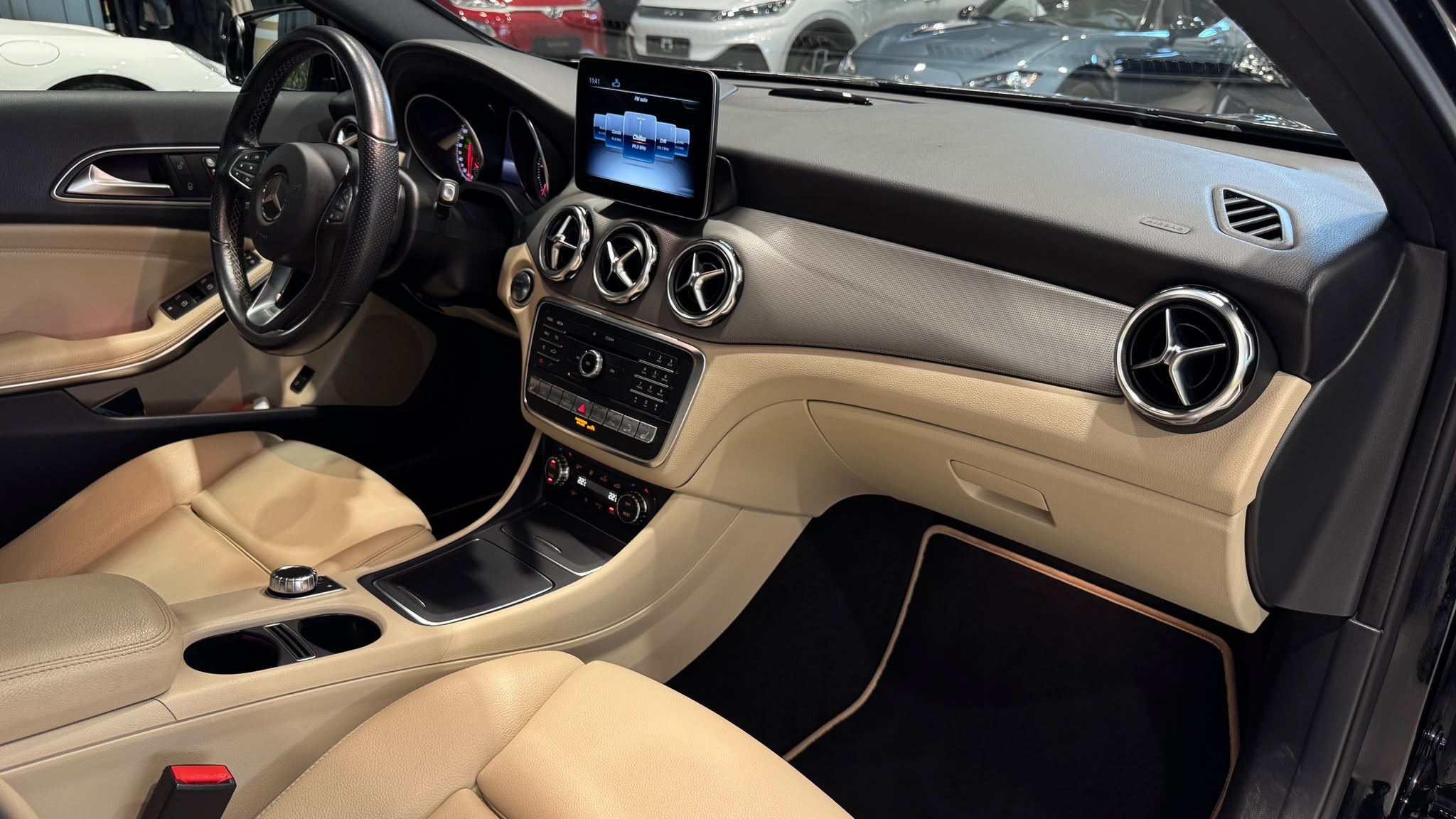 Car image 14