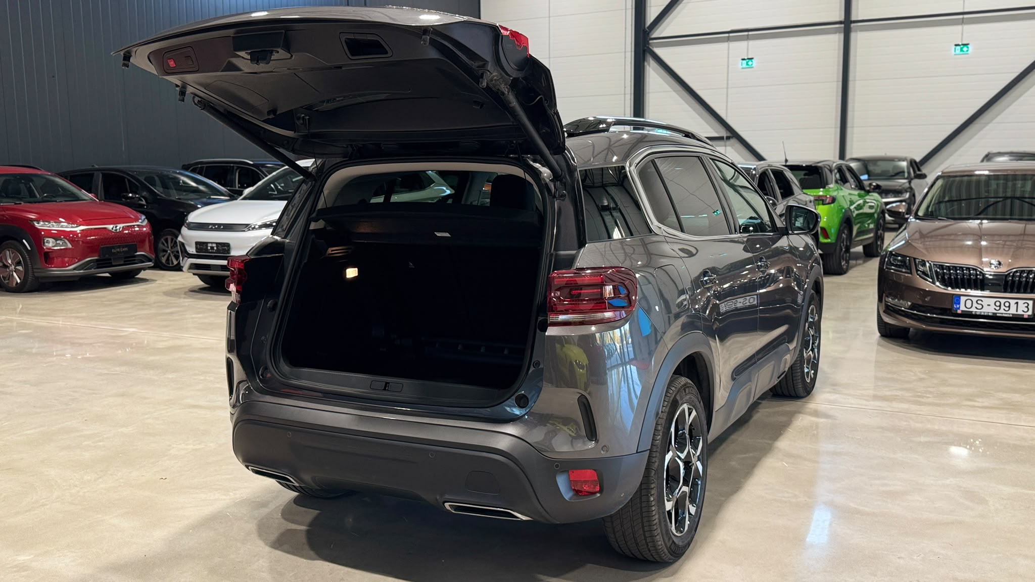 Car image 20