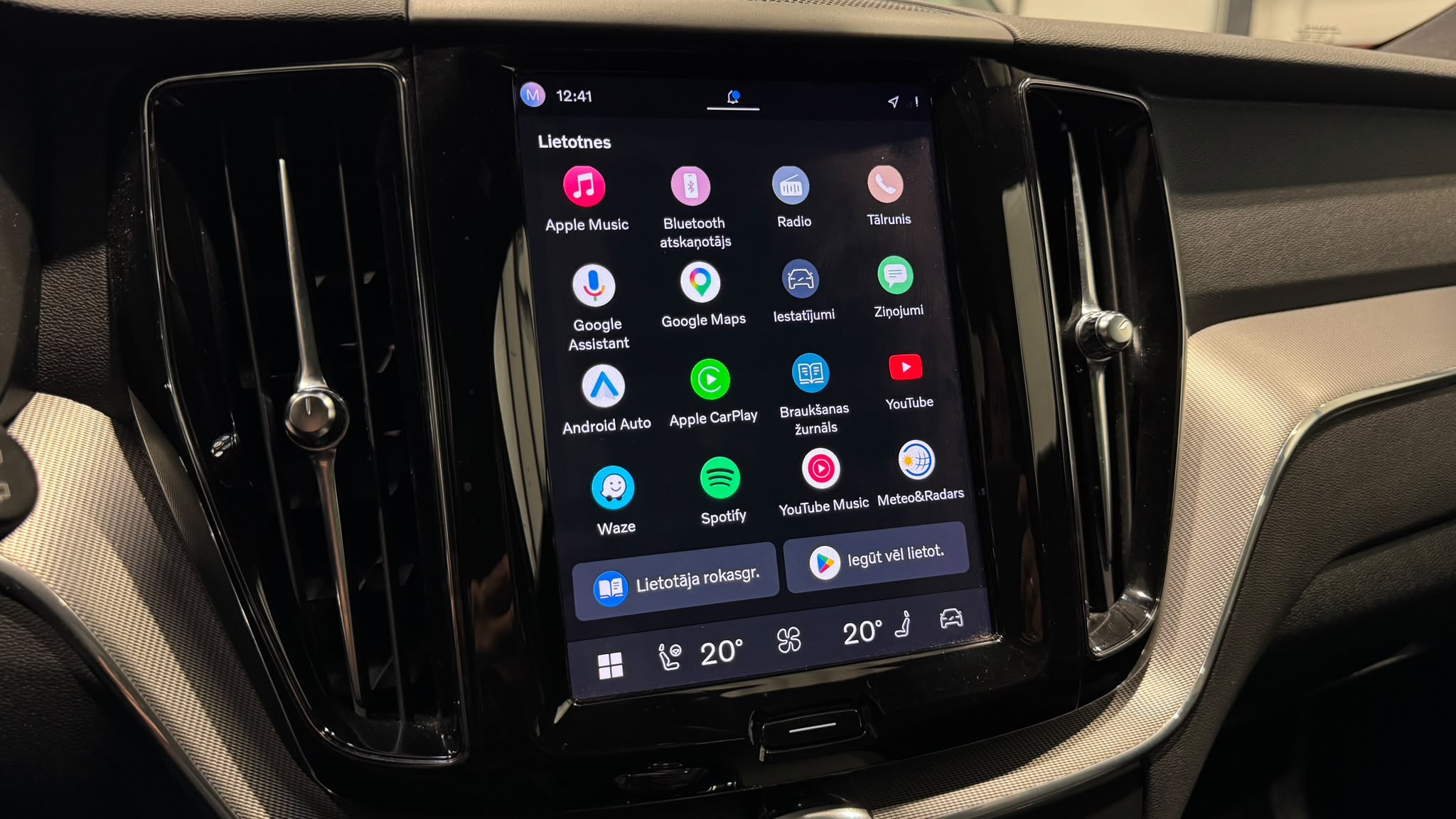 Car image 14