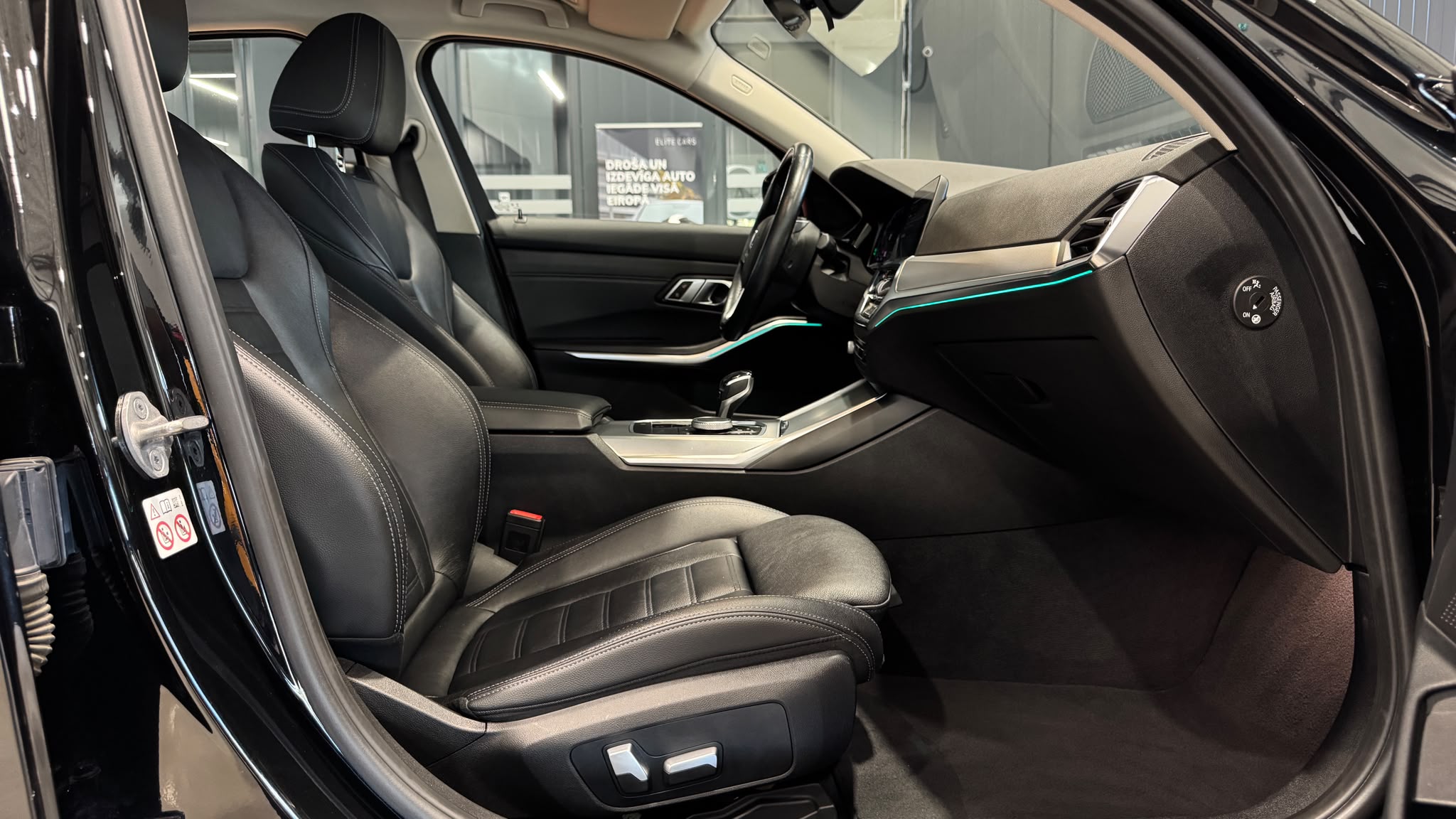 Car image 19