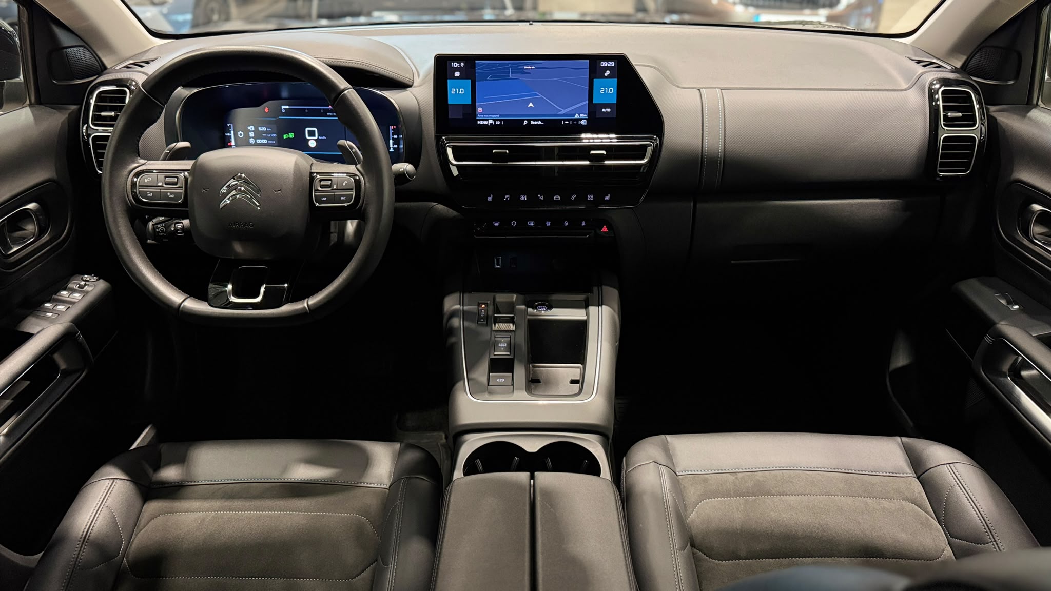 Car image 9